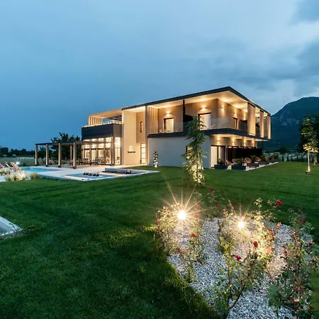 Mirabilis Boutique By Panel Hospitality Отель